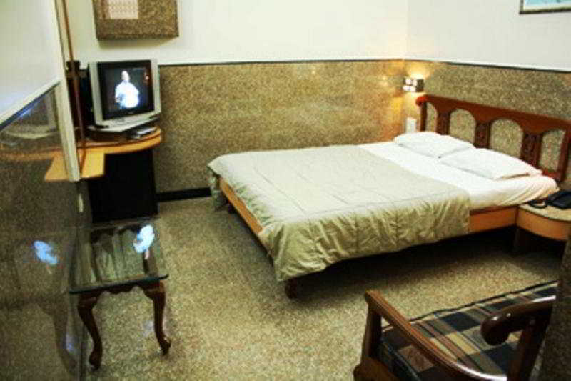 Hotel Royal Castle Mumbai Exterior photo