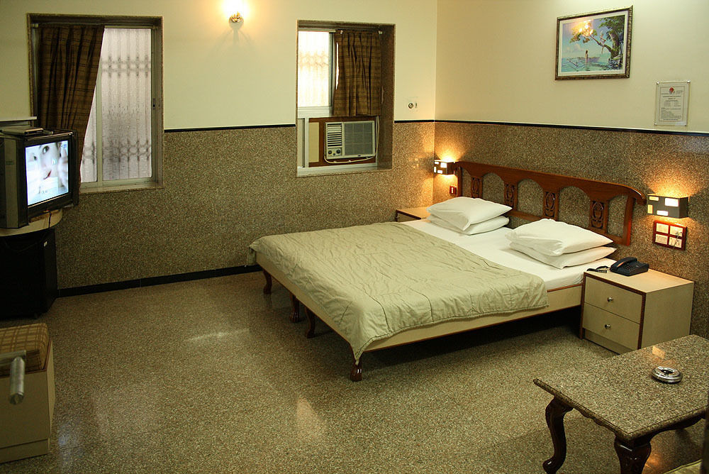 Hotel Royal Castle Mumbai Exterior photo